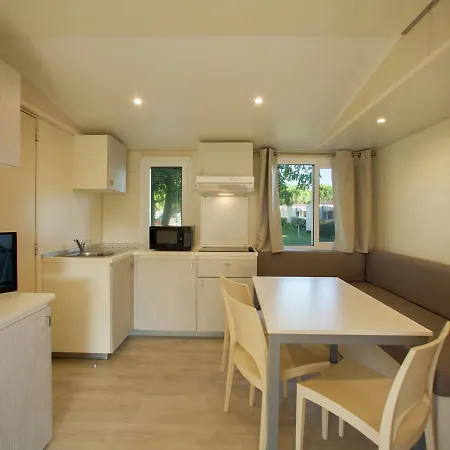 Modern Furnished Chalet With Ac, 4km From Chalet *