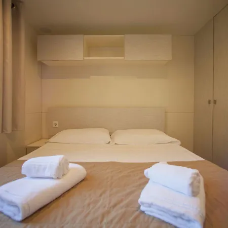 Modern Furnished Chalet With Ac, 4km From